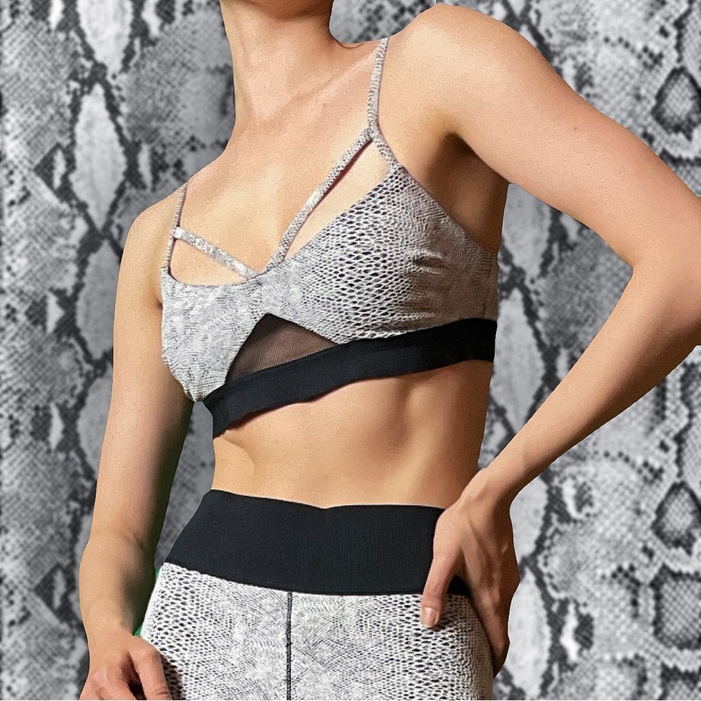 Bluelifefit White Python Yoga Set With 2 Sport Br… - image 6